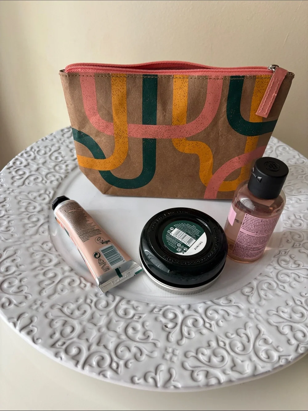 The Body Shop Pink Grapefruit & Satsuma Gift Pouch Set with Pink Accents